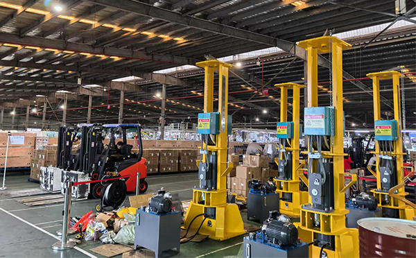 集裝箱升降設備案例